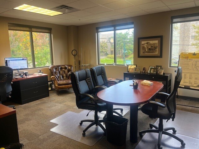 More Photos Of 100 Bradford Rd, Wexford Medical For Lease