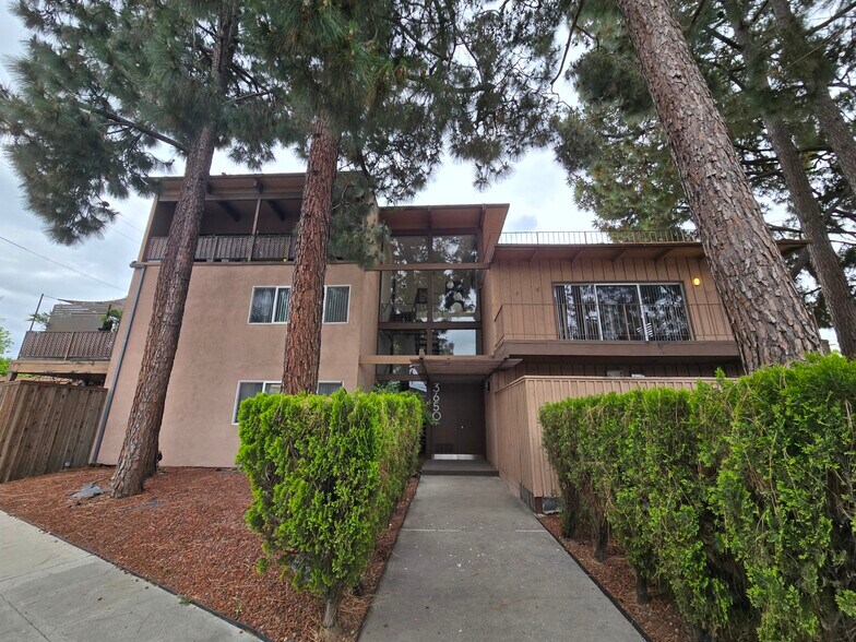 More Photos Of 3650 W Clark Ave, Burbank Multifamily For Sale