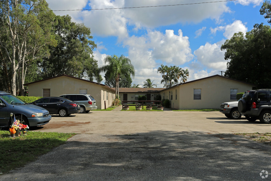 Primary Photo Of 4063-4085 Herbertz Rd, Lake Worth Apartments For Sale