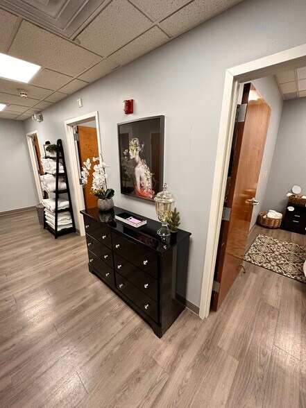 More Photos Of 1810 Erie Blvd E, Syracuse Office For Sale