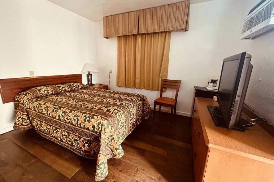 More Photos Of 1650 N Oracle Rd, Tucson Hotel For Sale