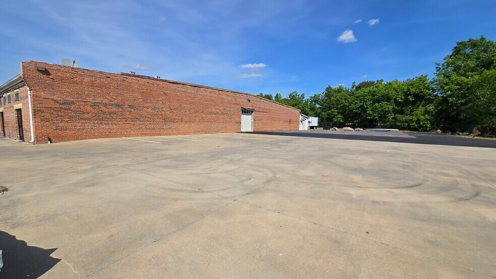 More Photos Of 711 E Rose St, Smithfield Warehouse For Sale