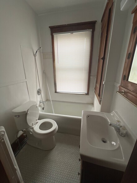 More Photos Of 209 S 4th St, Council Bluffs Apartments For Sale