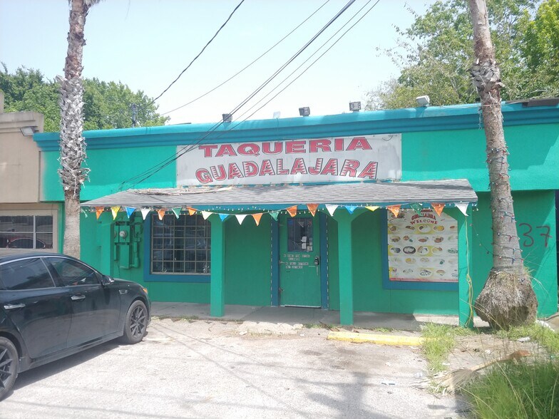 More Photos Of 127-129 Grand Ave, Bacliff Restaurant For Lease