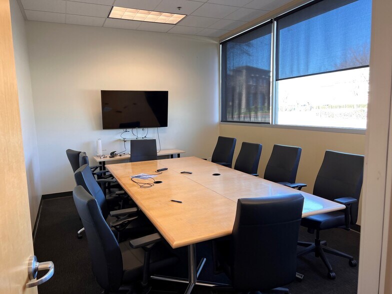 More Photos Of 725 Riverpoint Ct, West Sacramento Freestanding For Lease