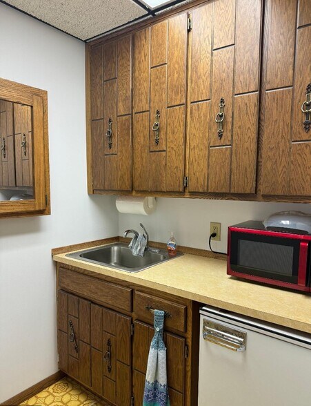 More Photos Of 221 S Union St, Mora Office For Sale