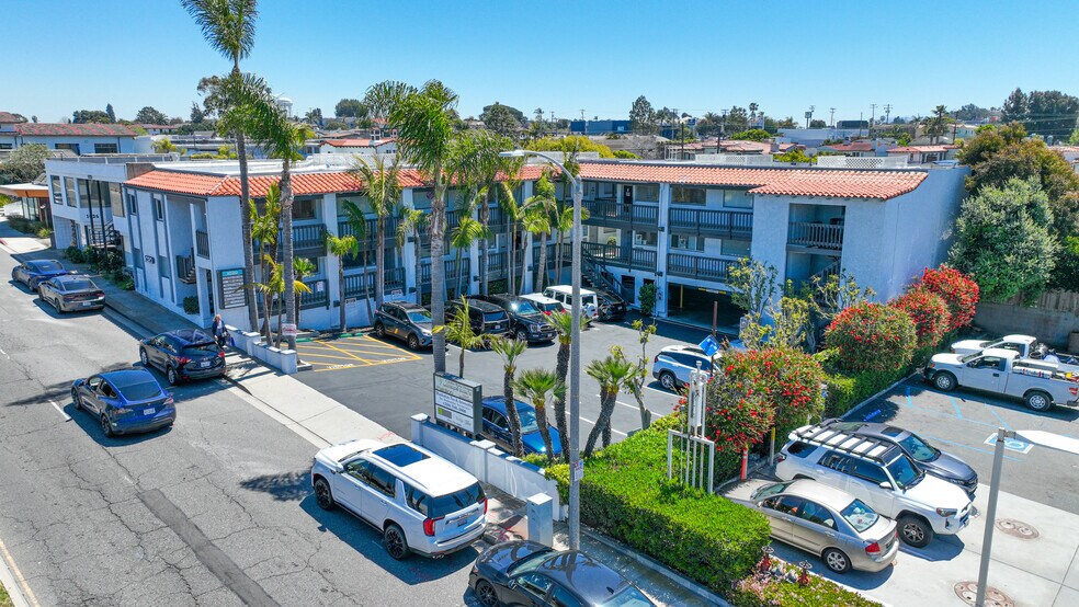 Primary Photo Of 1020 Manhattan Beach Blvd, Manhattan Beach Loft Creative Space For Lease
