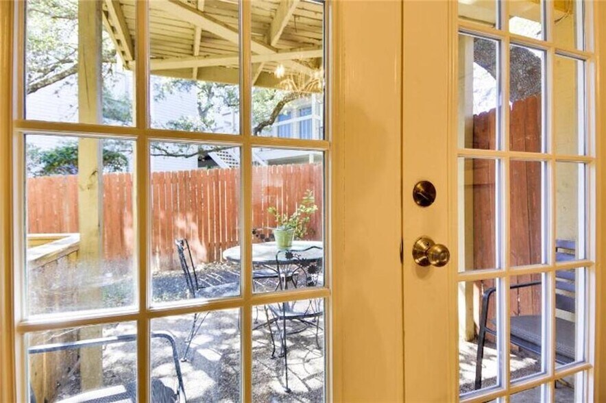 More Photos Of 708-800 S 1st St, Austin Multifamily For Sale