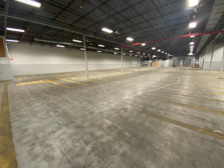 More Photos Of 130 Hamilton St, New Haven Warehouse For Lease