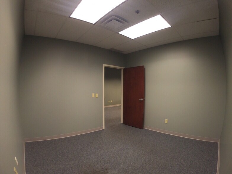 More Photos Of 20991 Arsenal Street Rd, Watertown Freestanding For Lease