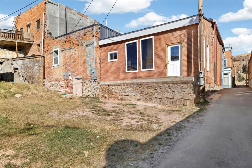 More Photos Of 310 Victor Ave, Victor General Retail For Sale