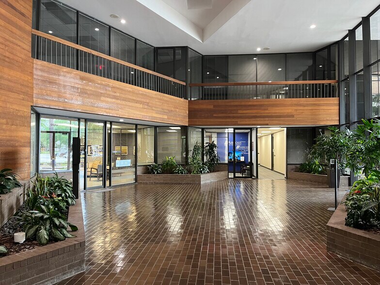 More Photos Of 900 Rockmead Dr, Kingwood Office For Lease