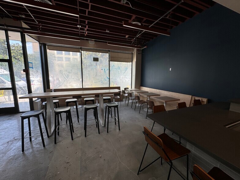 More Photos Of 11016 Magnolia Blvd, North Hollywood Restaurant For Lease