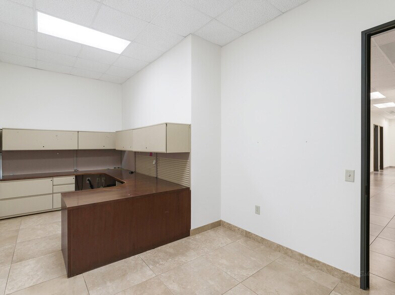 More Photos Of 714 S Peek Rd, Katy Medical For Lease