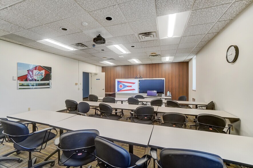 More Photos Of 2025 E 4th St, Lima Light Manufacturing For Sale