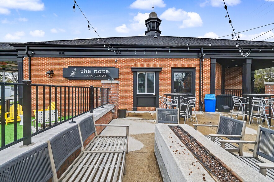 More Photos Of 40 E Main St, Lexington Storefront Retail Office For Lease