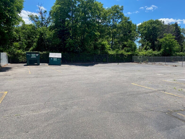 More Photos Of 63-65 Austin Blvd, Commack Warehouse For Lease