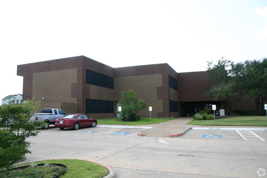 More Photos Of 7607 Eastmark Dr, College Station Office For Sale