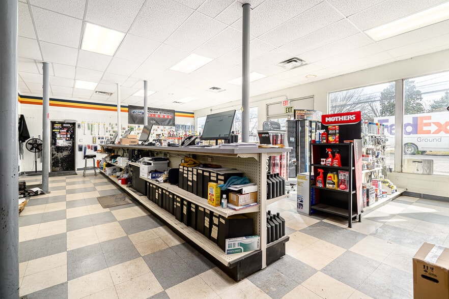 More Photos Of 3958 Cane Run Rd, Louisville Freestanding For Sale