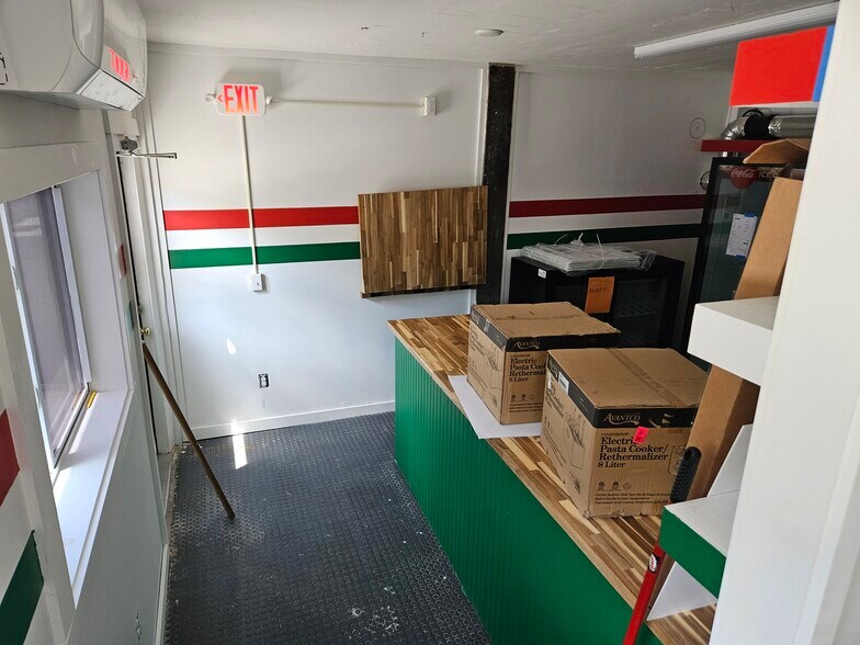 More Photos Of 25 Main St, Plymouth General Retail For Lease