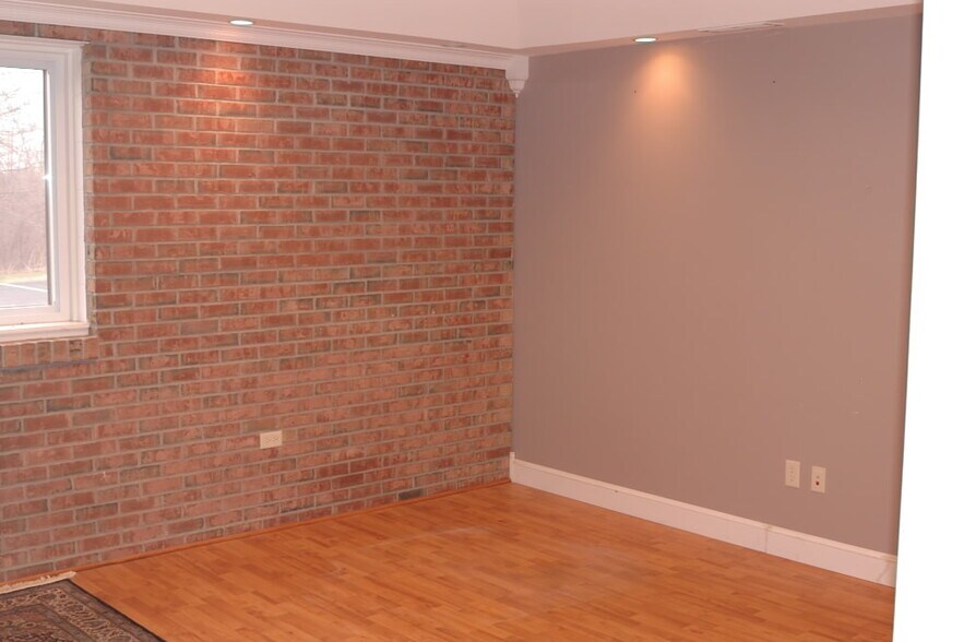 More Photos Of 4944 Ver Plank Rd, Clay Light Manufacturing For Sale