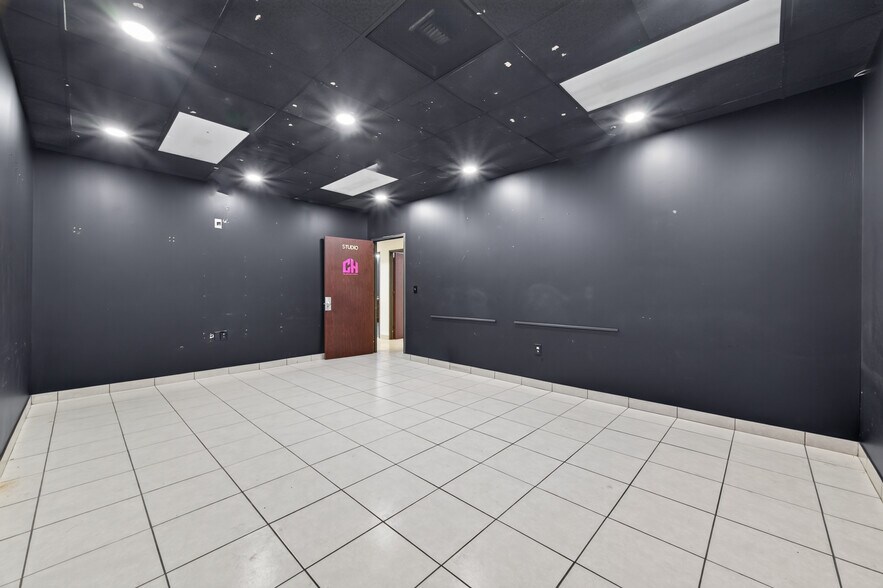 More Photos Of 11419 Hall Rd, Houston Freestanding For Sale