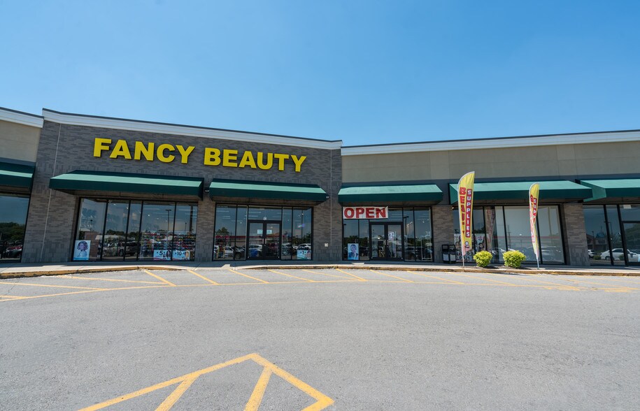More Photos Of 74-122 Dover Crossing Rd, Clarksville Unknown For Lease