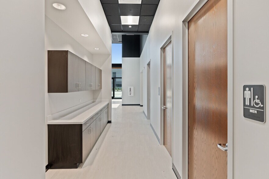 More Photos Of 11708 McAngus Rd, Del Valle Unknown For Lease