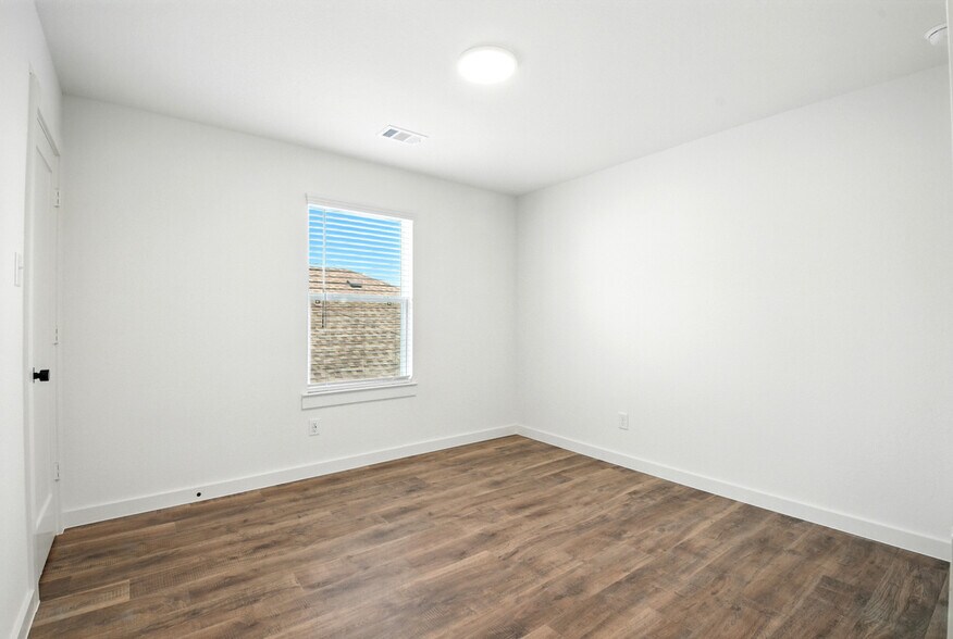 More Photos Of 1805 N Peach Creek Dr, Dayton Apartments For Sale