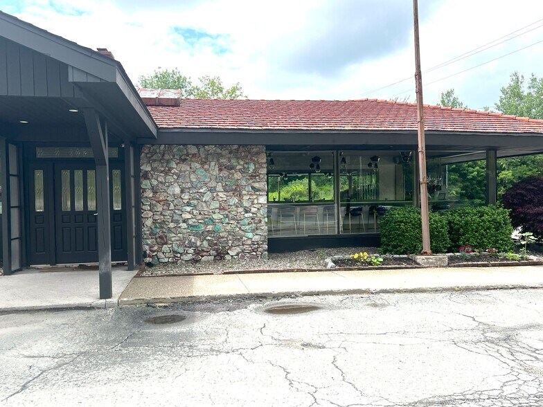 More Photos Of 2071 NY-52, Liberty Fast Food For Sale