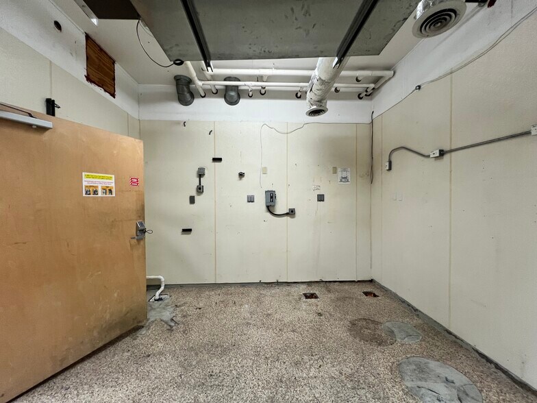 More Photos Of 923 S Broadway, Portland Medical For Sale