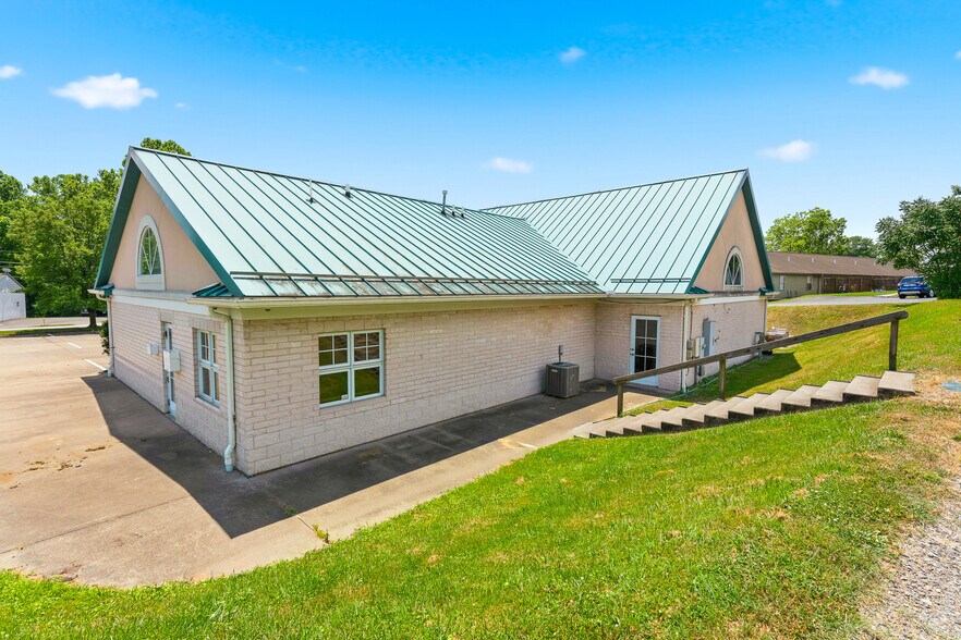 More Photos Of 1703 Locust Ave, Fairmont Medical For Sale