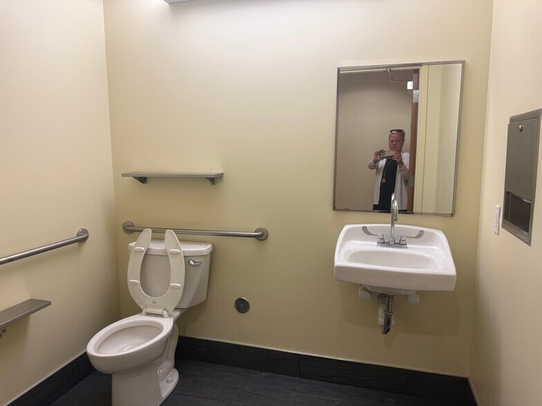 More Photos Of 3291 Woods Edge Pky, Bonita Springs Medical For Lease