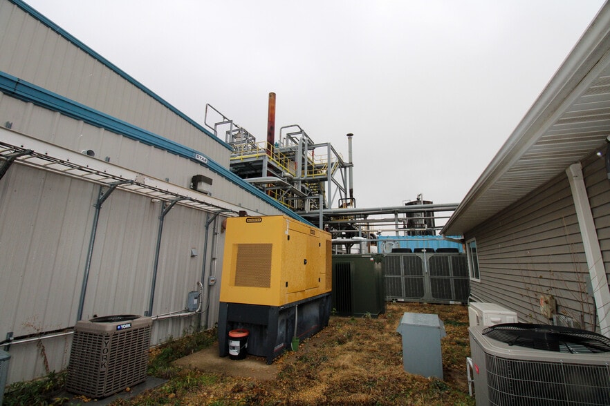 More Photos Of 5640 44th Ave S, Clinton Office For Sale