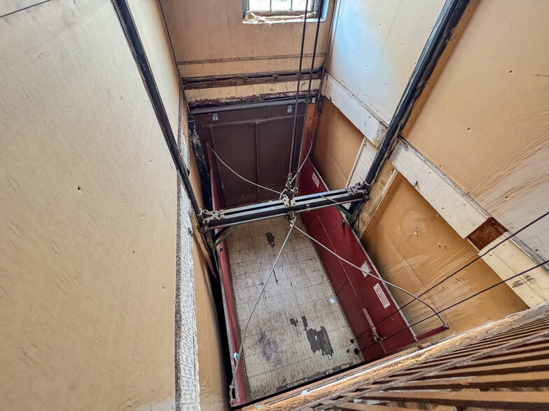 More Photos Of 812 West Ave, Lenoir Storefront Retail Office For Sale