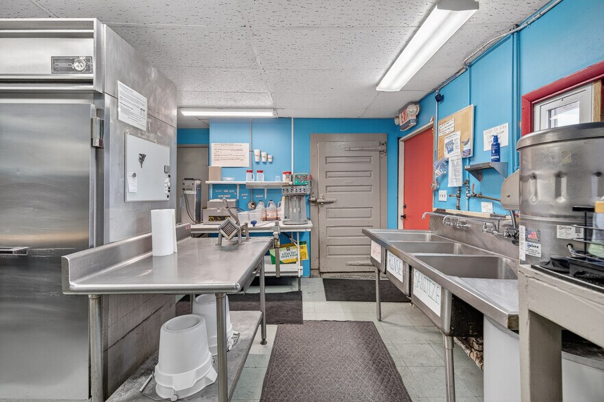 More Photos Of 60200 Southgate Rd, Byesville General Retail For Sale
