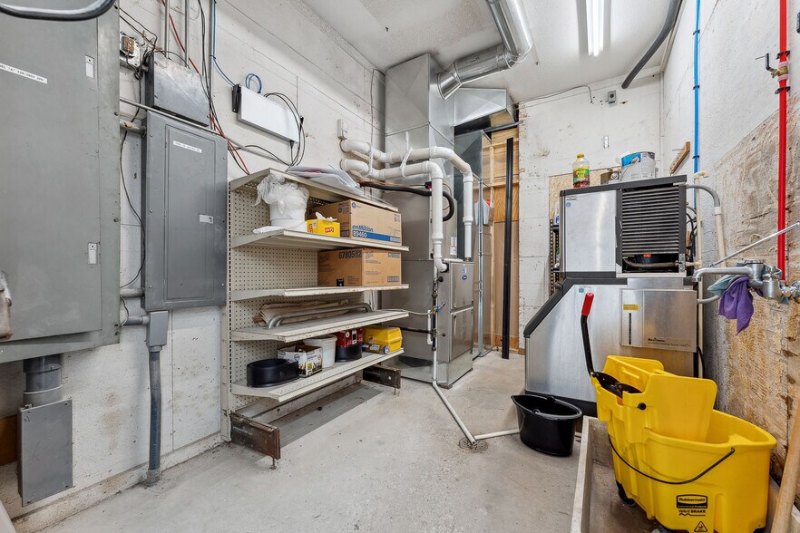 More Photos Of 1375 E Main St, Reedsburg Freestanding For Lease