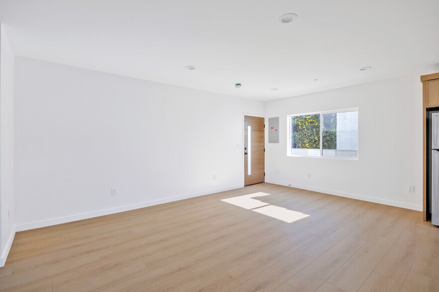 More Photos Of 10905 Dalerose Ave, Inglewood Multifamily For Sale
