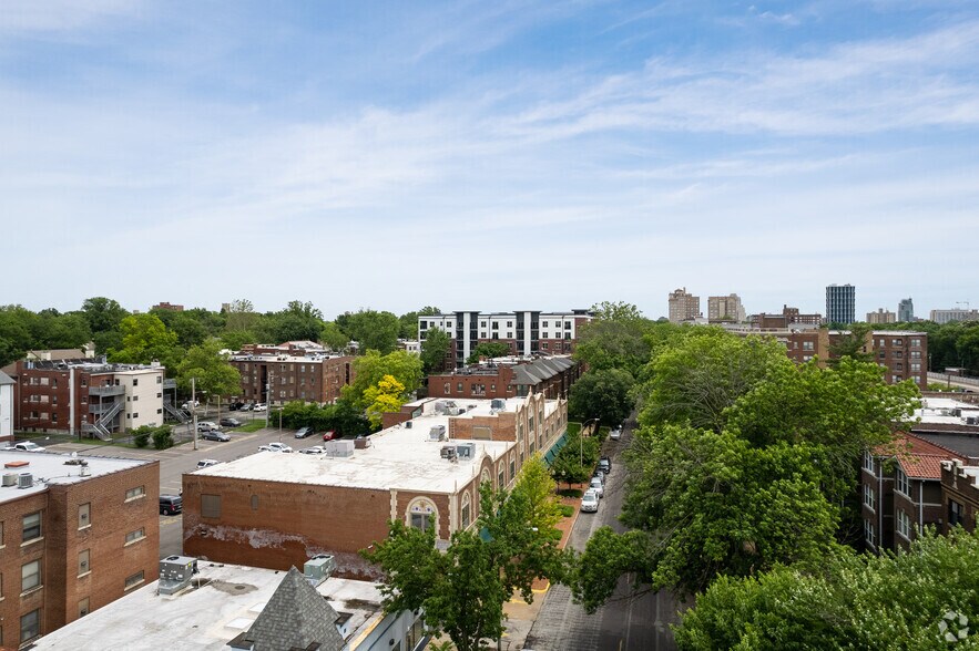 More Photos Of 5585 Pershing Ave, Saint Louis Office For Lease