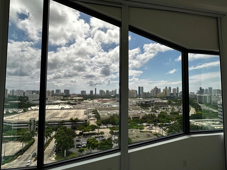 More Photos Of 19790 W Dixie Hwy, Aventura Office For Sale