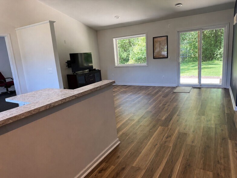 More Photos Of 8864 Whitmore Lake Rd, Brighton Office Residential For Lease