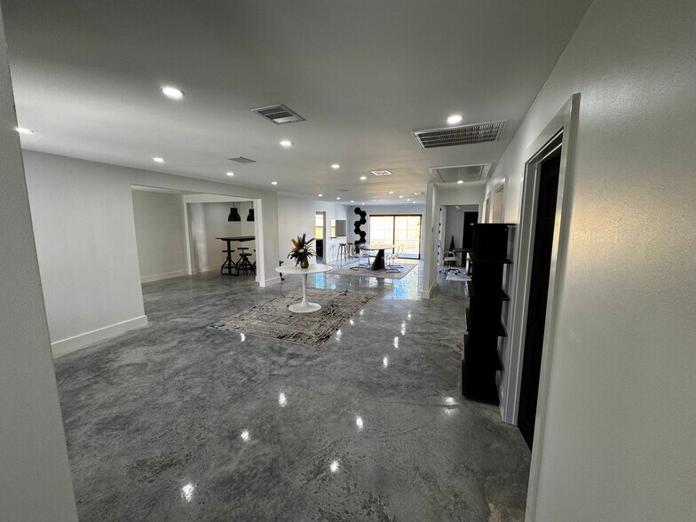 More Photos Of 4738 W. Alabama, Houston Loft Creative Space For Lease