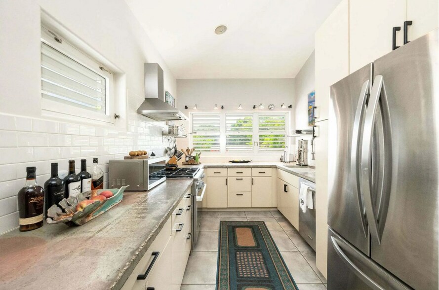 More Photos Of 1011 Truman Ave, Key West Apartments For Sale