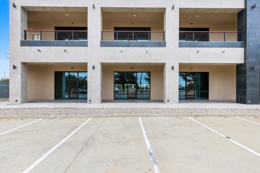 More Photos Of 2660 Old Denton Rd, Carrollton Unknown For Lease