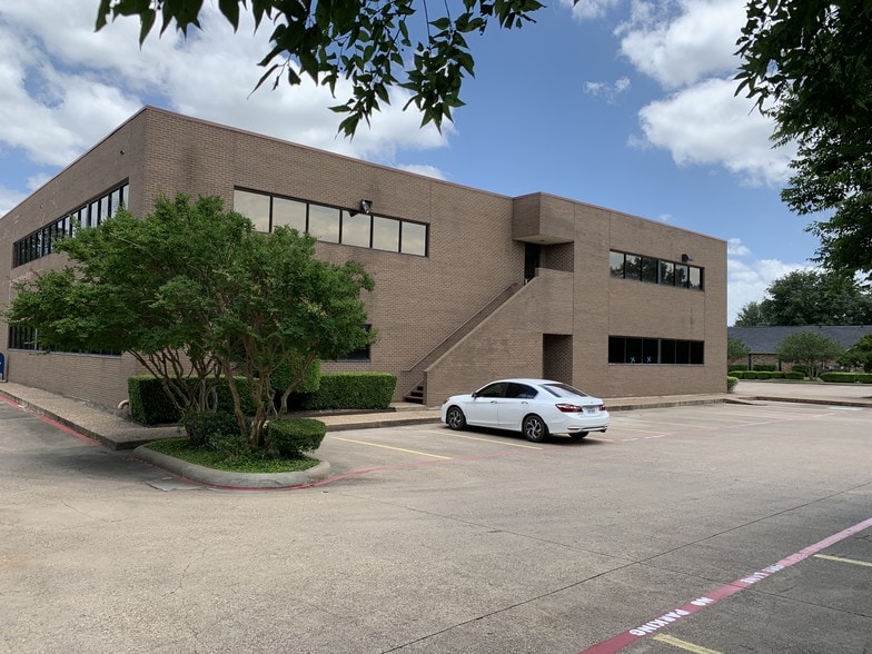 More Photos Of 515 N Cedar Ridge Dr, Duncanville Office For Lease