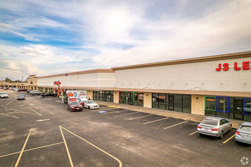 More Photos Of 8787 W Bellfort St, Houston General Retail For Lease