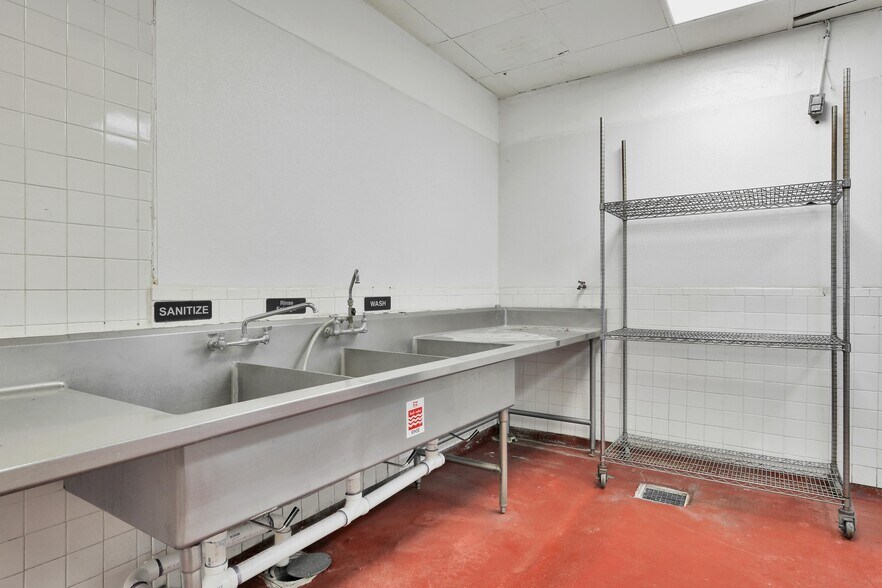 More Photos Of 6915 Spencer Hwy, Pasadena Restaurant For Lease