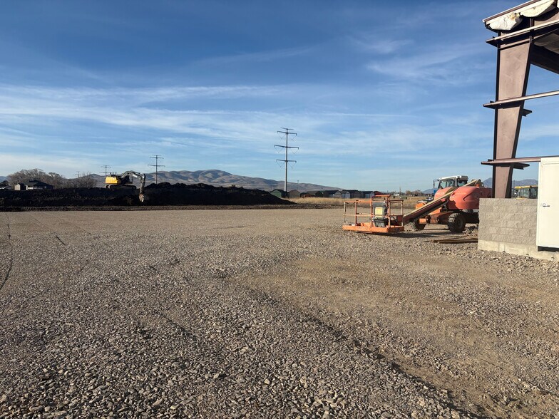 More Photos Of 9471 N 5400 W, Elwood Warehouse For Lease