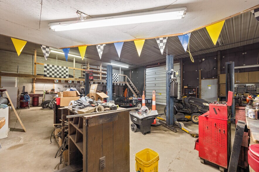More Photos Of 18470 195th ave, Big Rapids Office For Sale