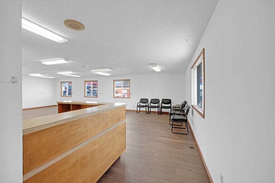 More Photos Of 804 Winchester Dr, Sedalia Medical For Sale